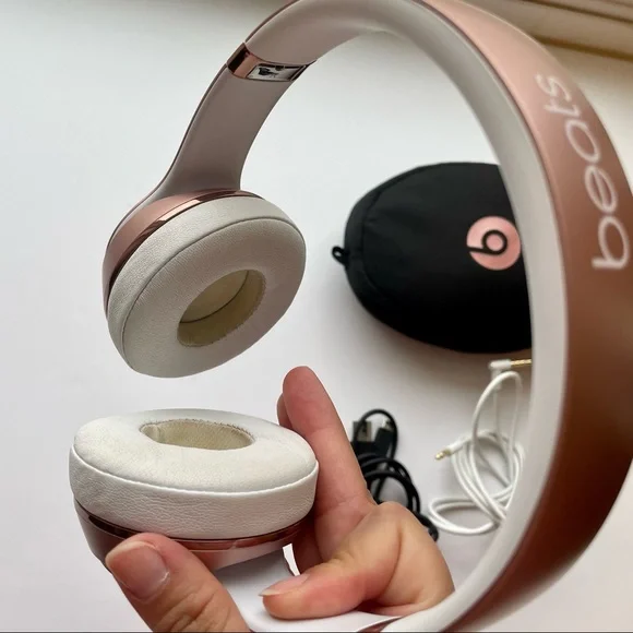 Beats by Dr Dre - Solo 2 rose gold headphones - Picture 6 of 7